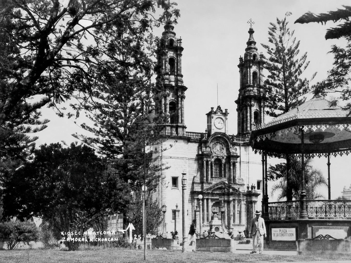 Fotografía histórica de templo o edificio diocesano de Zamora